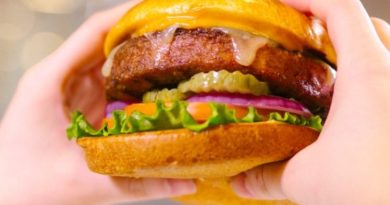 beyond meat dona 1 millon de beyond burgers
